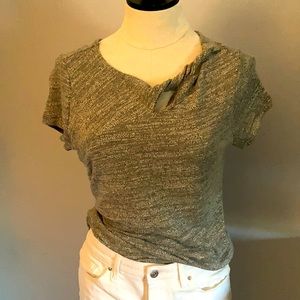 Front knot design top. Cap sleeve.